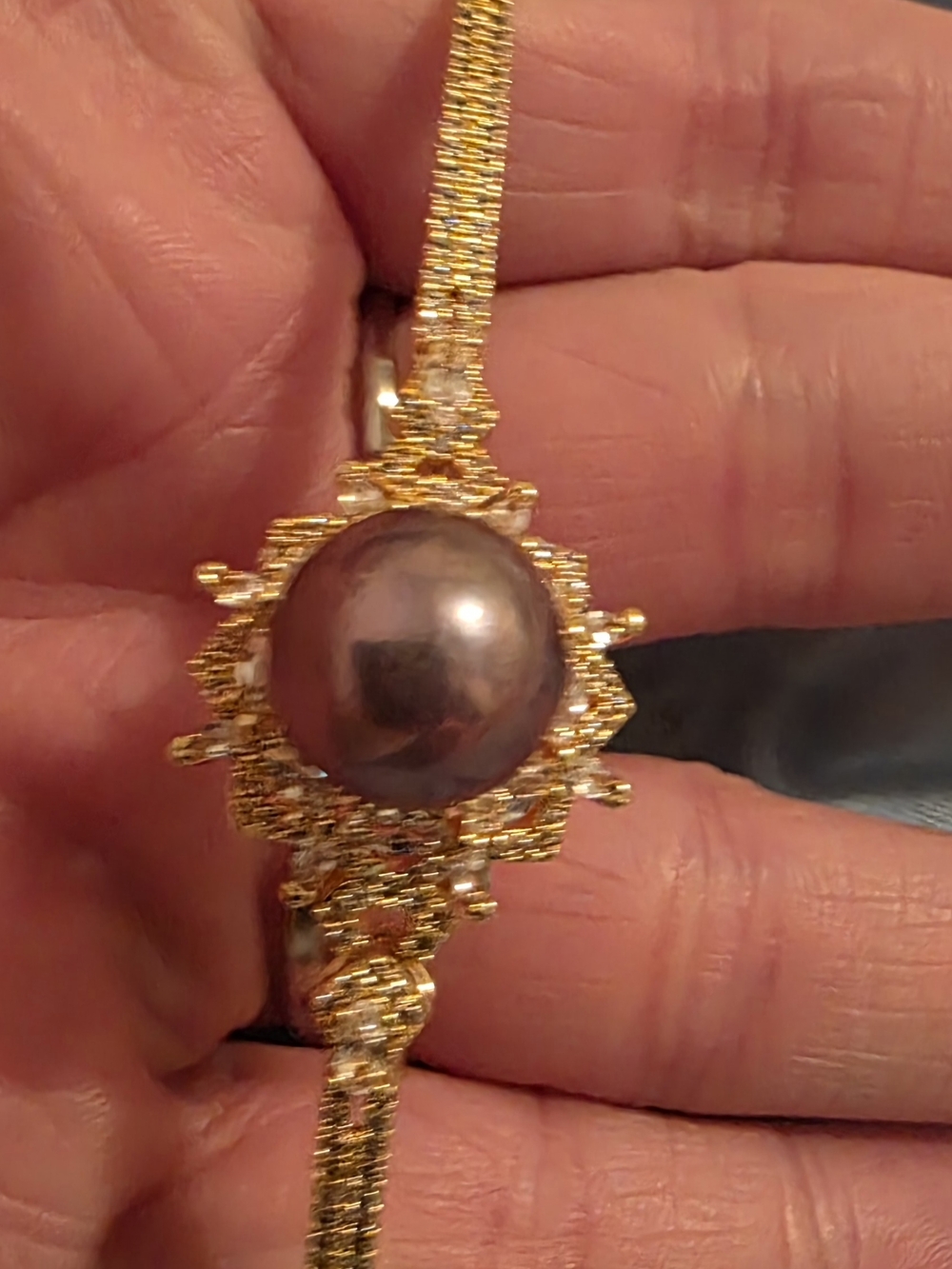 Gold-Tone Bracelet with Dark Purple Pearl Center